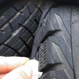 スタッドレスタイヤ　4本