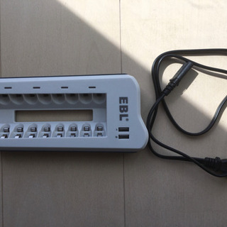 EBL 充電器　 8スロット充電器　単3形 単4形ニッケル水素/...