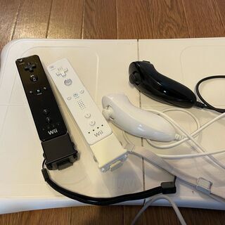 【値下げ】Wii Fit Plus モーションセンサー（ヌンチャク）　2セット付きの画像