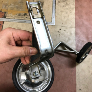 子供自転車用　補助輪の画像