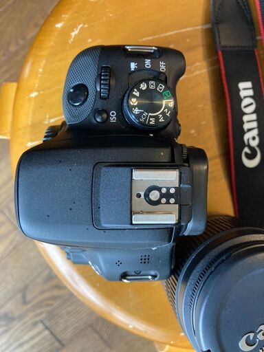 CANON EOS KISS Ｘ7 とレンズCANON EFS 18-55ｍｍ (写真の内容、箱無しです）