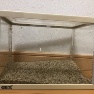魚飼育セット　水槽と濾過器の画像