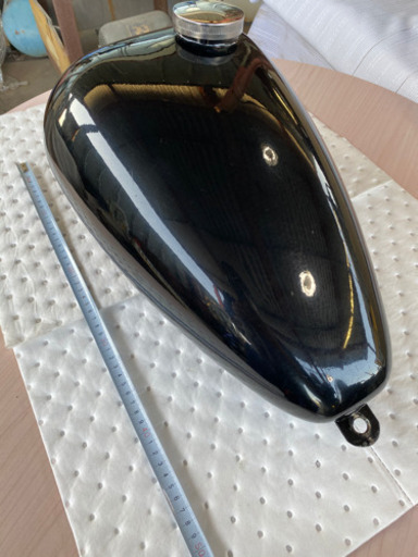 バイク ピーナッツタンク　9l  ガソリンタンク　燃料　コック付き　汎用