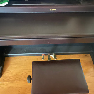 ピアノと椅子 付き　メーカーはkorg