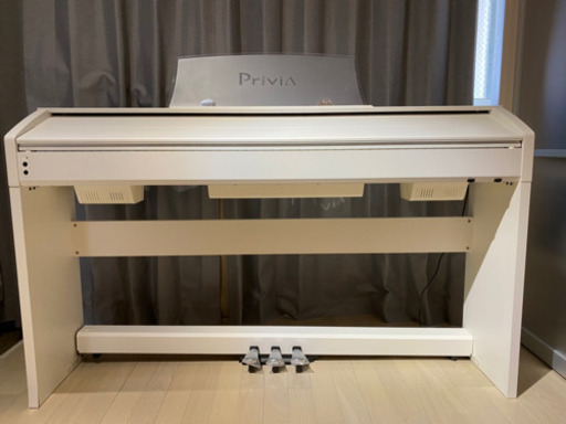 カシオ　電子ピアノ　白　美品