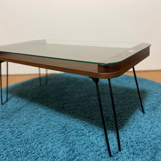 ガラスローテーブルの画像