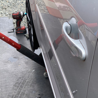 タイヤ交換サポート(助手)のお仕事　自動車の修理洗車等の軽作業です。の画像