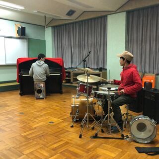 憂さ晴らしにドラム叩いてみませんか？　ドラムレッスン　