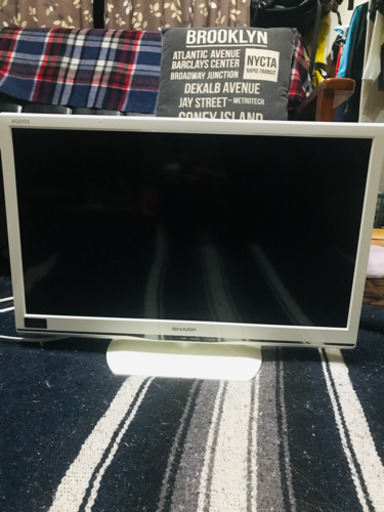 24型　SHARP製　LED AQUOS ホワイト