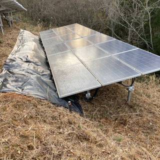 ソーラーの割れパネルの交換　草刈り　除草剤散布 一部防草シート張りの画像