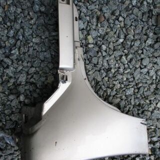 イスト NCP60 フロントステップカバー 左 走行2万km車より