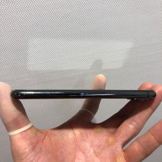 iPhone Xの画面が浮いてる！？バッテリーの膨張が原因かも！？