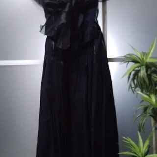 黒いドレス ケープ付き