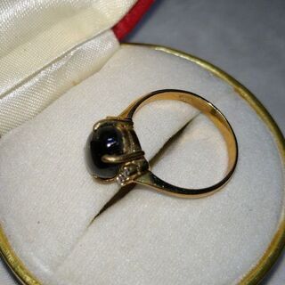 天然スターサファイア（ブラック）の指輪の画像