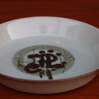 デンマークのメーカーDesiree(デシレ)社の極北の地を意味するThule(ツーレ)シリーズのディーププレート/19cmです。中央のハンドペイントがどこかモダンな深皿。北欧ヴィンテージ食器(1)の画像