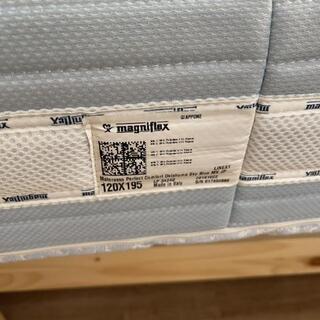 マニフレックス 】セミダブルマットレス オクラホマ magniflex?自社