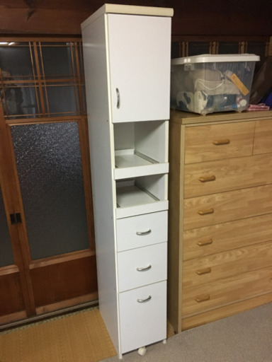 白いキッチン棚