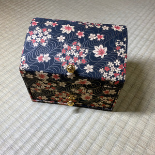 和柄のアクセサリーボックス