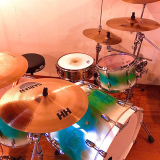 【Pearl ドラムセット】スタンド、ケース付きの画像