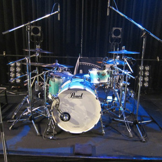 【Pearl ドラムセット】スタンド、ケース付きの画像