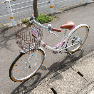 自転車☆女子向けデザイン☆22インチ☆変速ギア付き☆ホワイト×ピ...