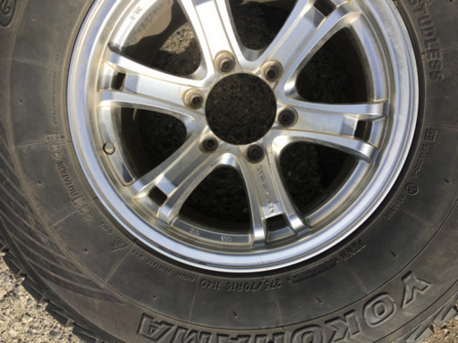スタッドレス 80 ランクル 275/70/16 冬タイヤ アルミ
