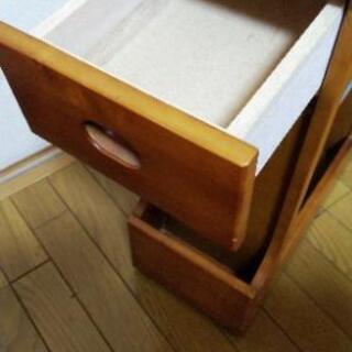 天然木 のゴミ箱付き雑誌ラックの画像