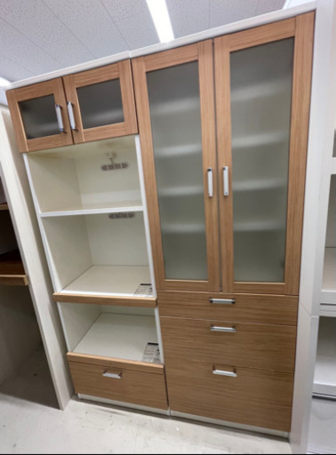 GM430！今月限定10％OFFSALE！【近隣配達可能】キッチンボード　幅120×奥41×高180㎝　ベージュ×ホワイト　レンジ台　食器棚　スライドカウンター付き　コンセント付き　リサイクルショップ　ケイラック朝霞田島店　ケイラック　埼玉県　朝霞市　田島　和光市　志木市　新座市　富士見市　ふじみ野市　三芳町　戸田市　蕨市　さいたま市(岩槻以外)　川越市　所沢市　上尾市　東京都　板橋区　練馬区　清瀬市