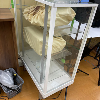 全面ガラスショーケース 2台あります。