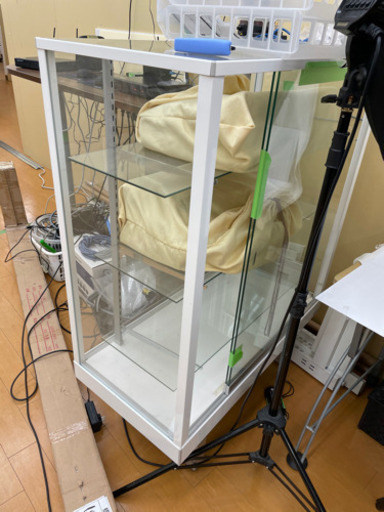 全面ガラスショーケース 2台あります。