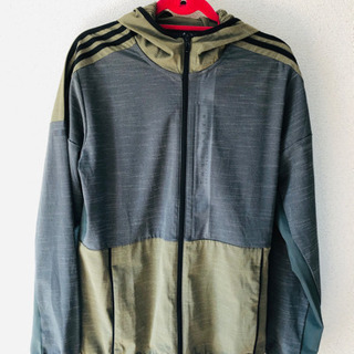 adidasの上着 緑