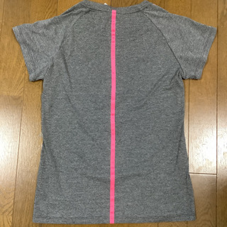 adidas アディダス Tシャツの画像