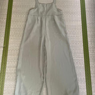 つなぎ　サロペット　黄緑色　GUの画像