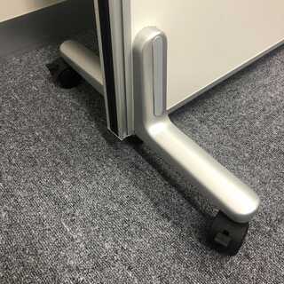 ホワイトボード付パーテーション　キャスター付きの画像