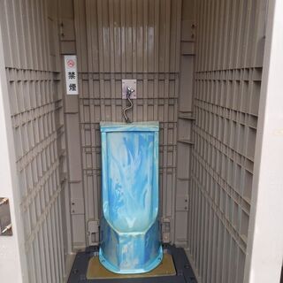【事務所常設用などに最適】仮設トイレ(水洗式)、小便器です。