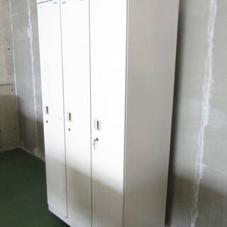 N2374 オカムラ スチール ロッカー 3連 3人用 縦型 9...