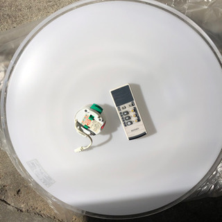 🌈 値下げ💰コイズミ KOIZUMI BHN9121D [スリムシーリング照明（6～10畳） クリア 乳白色 リモコン付]の画像