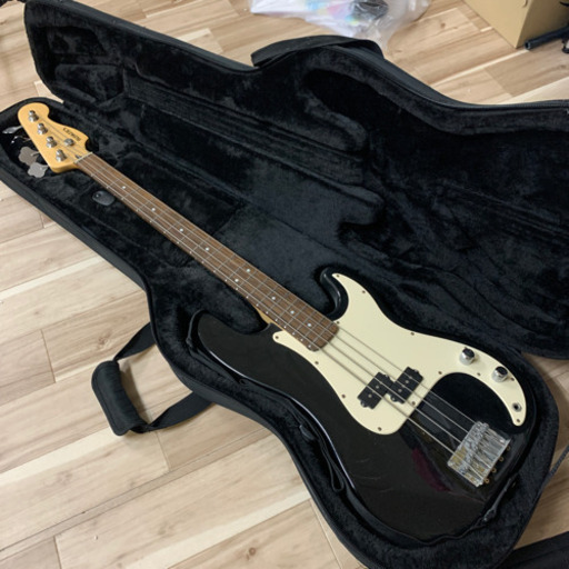美品　Busker’s エレキベース&SKBエレキベースケースセット