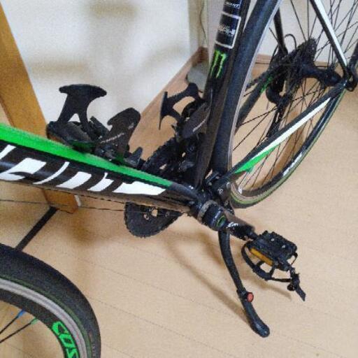 GIANT CONTEND1