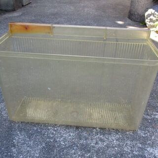 水槽に　プラスチックの入れ物
