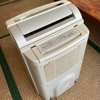 【 SHARP 除湿機 DW-S180C-W 】の画像