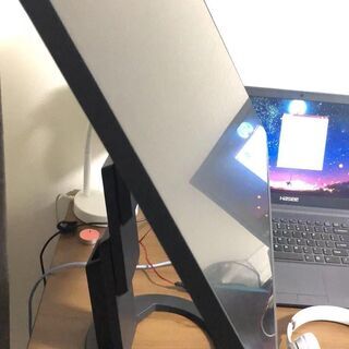 パソコン　モニターの画像