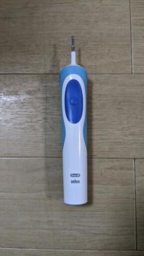 BRAUN　電動歯ブラシ　中古本体、新品充電器