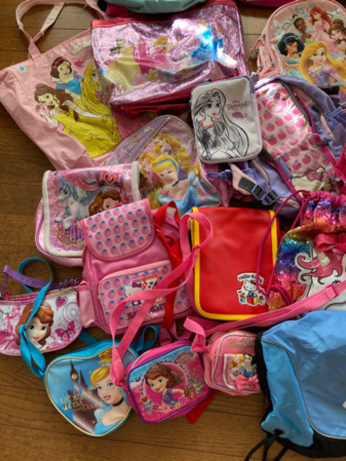 ディズニープリンセスなど30点　大量リュックサック、バッグまとめ売り
