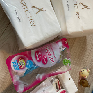 《未使用》女性用カミソリ、コットン、コンタクトケース