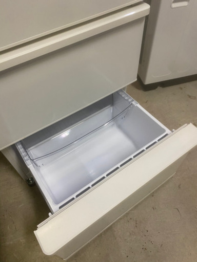 新生活応援価格!!嬉しい自動製氷機付き！AQUA ノンフロン冷凍冷蔵庫 AQR-SV27HBK 2019年製 272L
