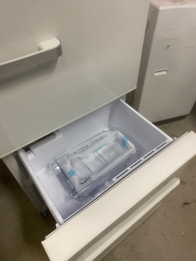 新生活応援価格!!嬉しい自動製氷機付き！AQUA ノンフロン冷凍冷蔵庫 AQR-SV27HBK 2019年製 272L