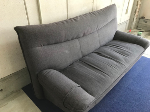 最終値下げ‼️早い者勝ち❗️美品✨破れ解れ無し‼️3人掛けソファー　汚れが目立ちにくいグレー色❗️クリーニング除菌済み