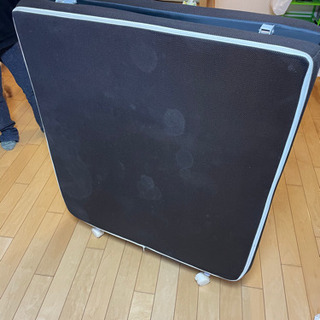 折り畳みベッドの画像