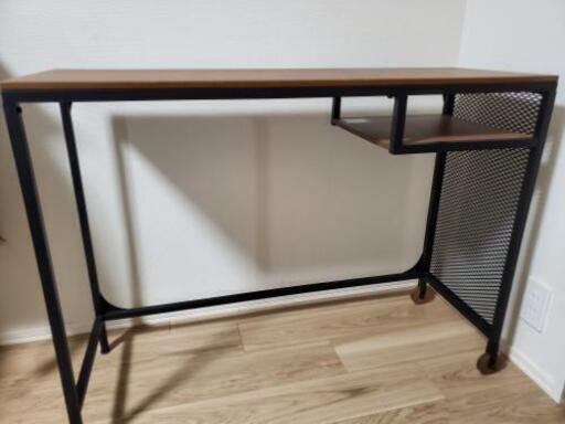 IKEAのフィエルボデスク